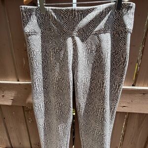 Express Snake Print Leggings - Black & White
